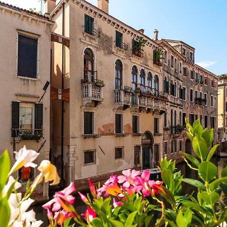 Ln Luxe Apartment Venice Canal View المظهر الخارجي الصورة