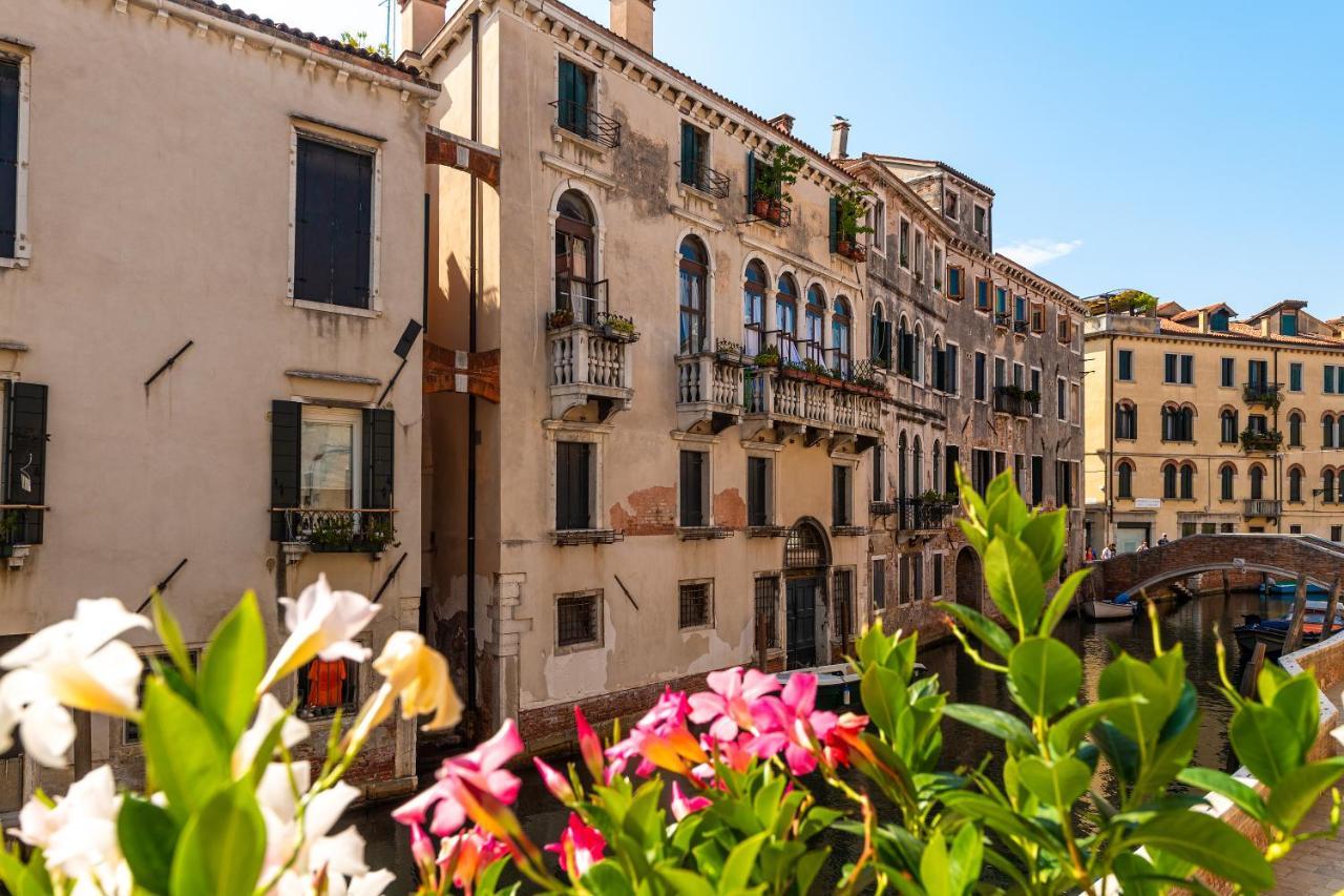 Ln Luxe Apartment Venice Canal View المظهر الخارجي الصورة